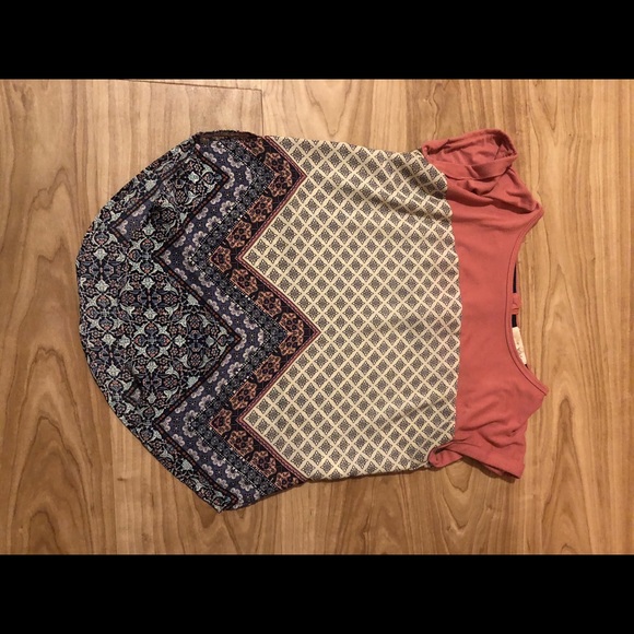 Cute designed blouse. - Picture 4 of 6